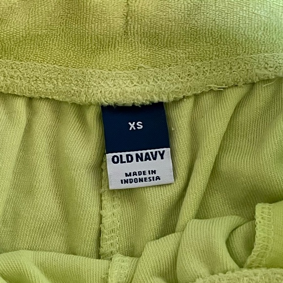 Old Navy Sweatshirt & Shorts Set - Picture 7 of 9